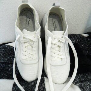 8.5 Clarks WHITE Circuit Tie Tennis Shoes Very Nice